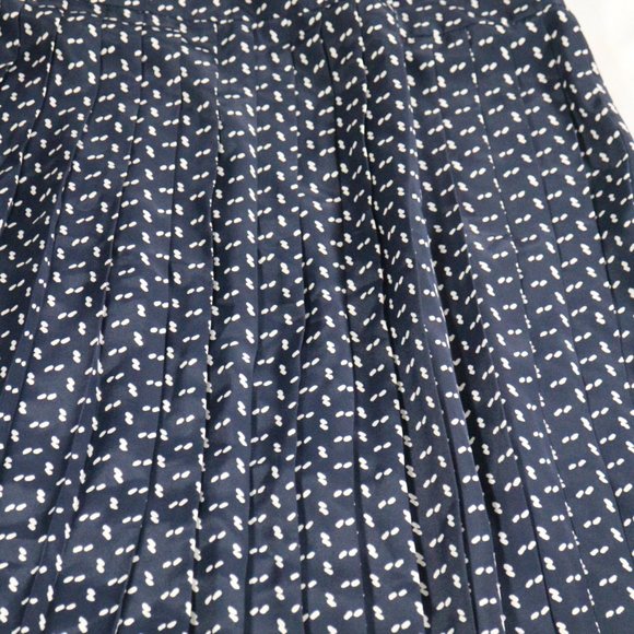 VTGFlowy Printed and Pleated A-Line Skirt Sz 10 US - Picture 6 of 13